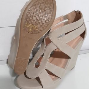 Gorgeous wedges like new condition